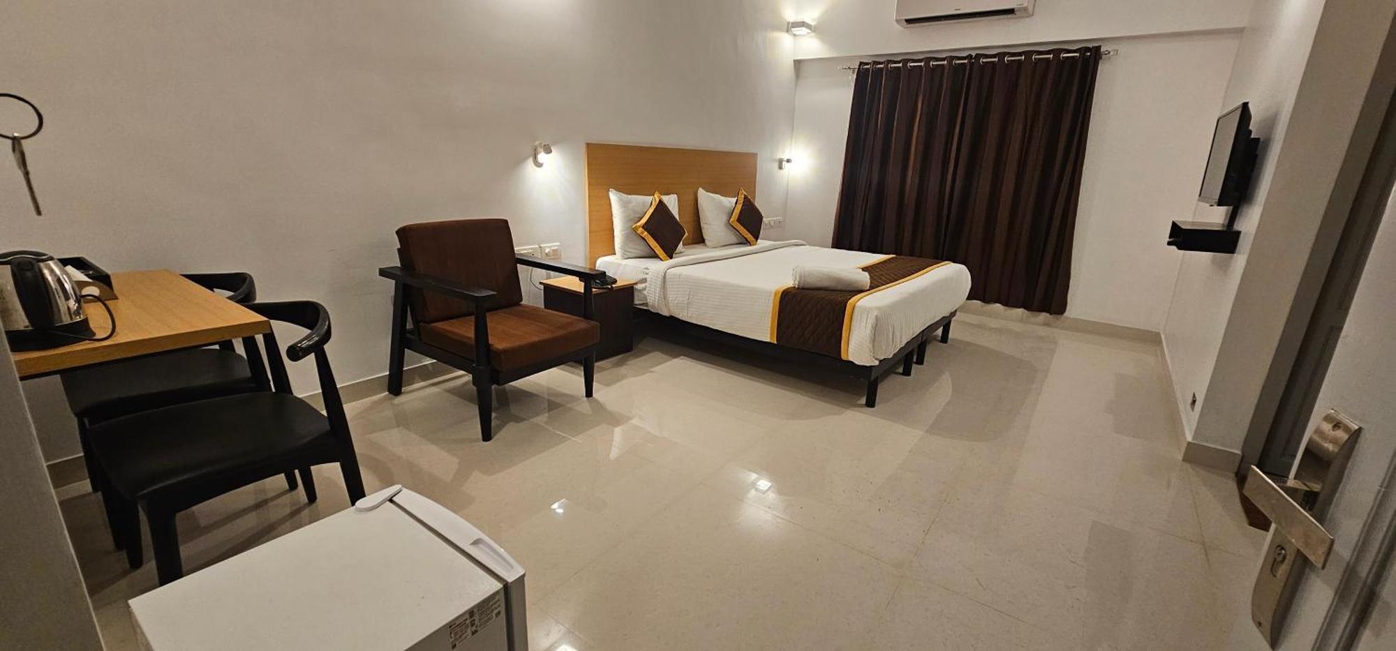 Hotel B R Regency 特里凡得琅 外观 照片